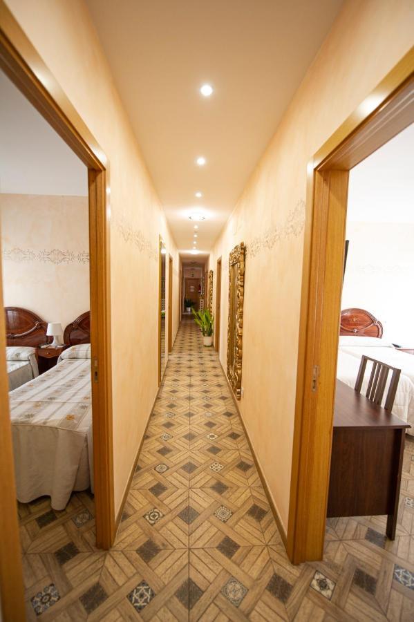 Hostal Paquita Madrid Exterior foto